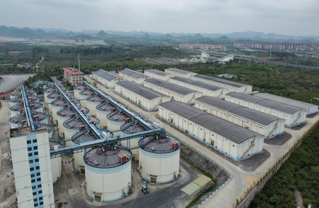 dji_fly_20240406-----西南糧食城已建成中央、省、貴陽市三級(jí)儲(chǔ)備55萬噸，其中，中央儲(chǔ)備糧貴陽直屬庫(kù)15萬噸，貴州省儲(chǔ)備糧管理總公司貴安中心庫(kù)20萬噸；貴陽市市級(jí)儲(chǔ)備20萬噸。貴州日?qǐng)?bào)天眼.jpg